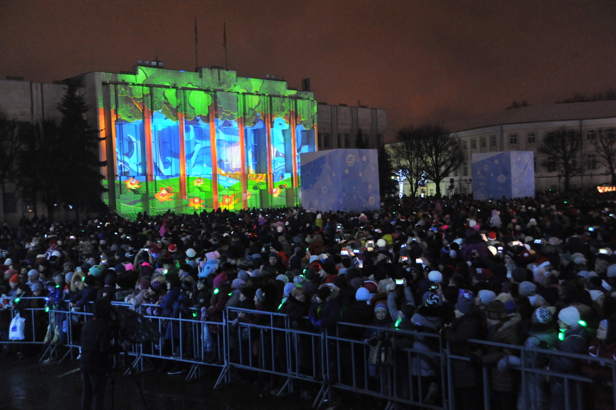 В новогоднюю ночь на Советскую площадь пришли 15 тысяч человек: фото и видео
