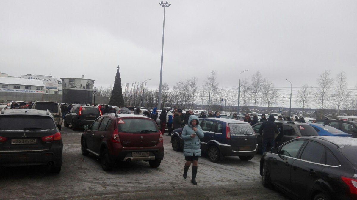 В Ярославле эвакуировали людей из крупного торгового центра