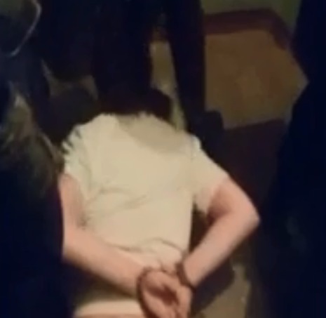 Появилось видео задержания стрелка в жилом доме Ярославля