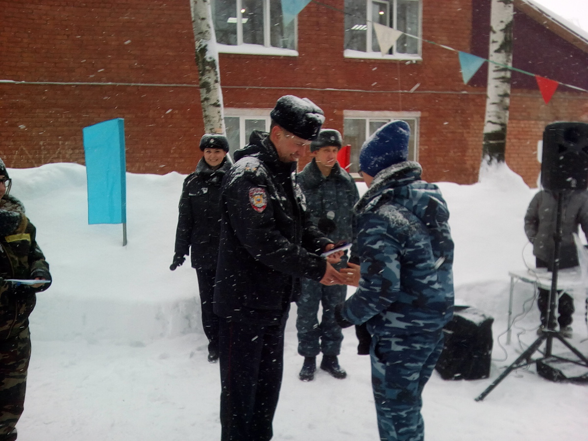 В Ярославле начал работу профильный лагерь отрядов правоохранительной направленности «Снежный десант»
