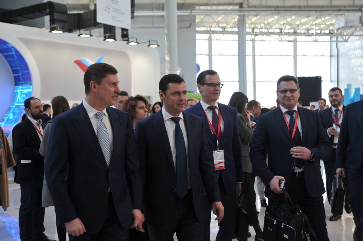 Дмитрий Миронов: «На форуме в Сочи подписано 9 стратегически важных для региона соглашений, проведено более 10 встреч с инвесторами»