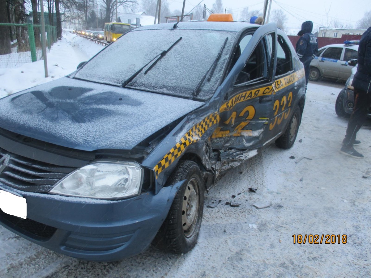 В ГИБДД назвали причину аварии с участием такси в Рыбинске