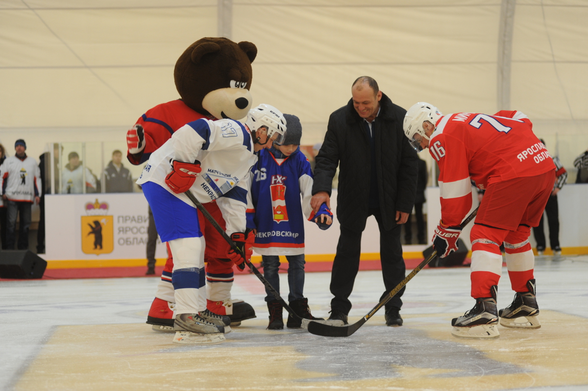 Звезды хоккея открыли новый ледовый комплекс в Ярославской области