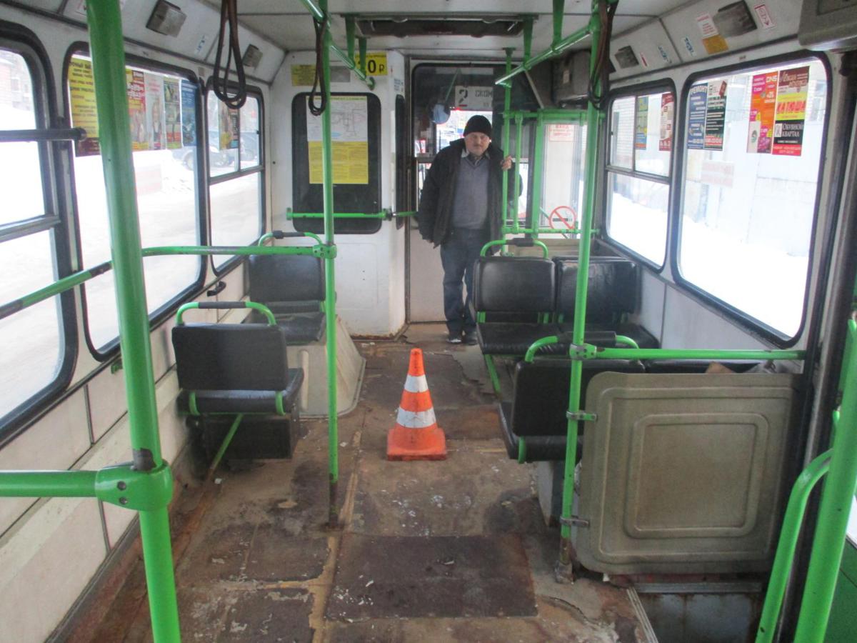В Рыбинске из-за резкого торможения автобуса пассажирка получила травмы