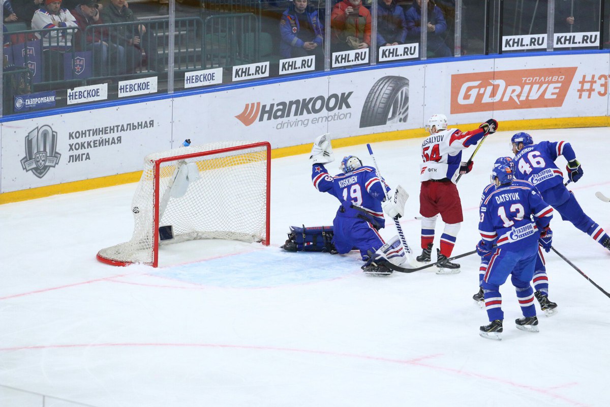 «Локомотив» одержал волевую победу над СКА во втором матче полуфинала конференции