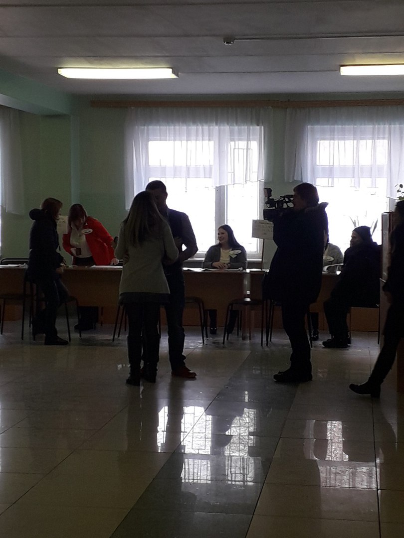В Ярославле парень сделал предложение девушке прямо на избирательном участке