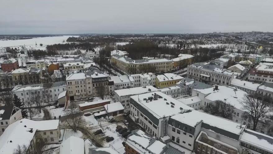 Власти Ярославля для борьбы со снегом на крышах используют квадрокоптеры: видео