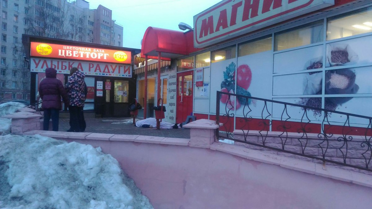 В Ярославле мужчина умер у входа в супермаркет