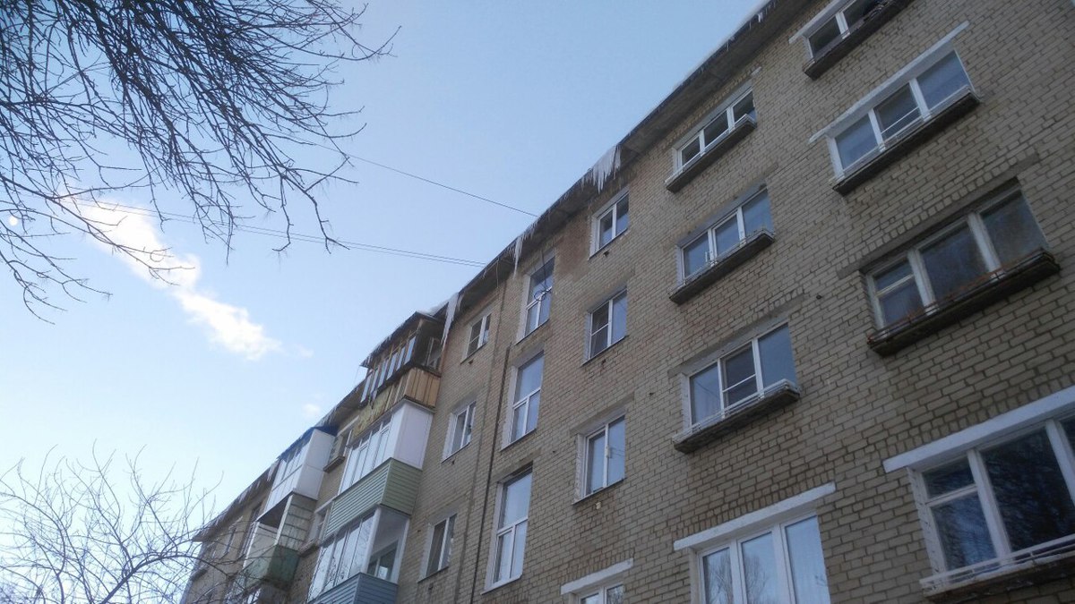 Сосулькопад: третий случай падения льдины с крыши на человека в Ярославле за день