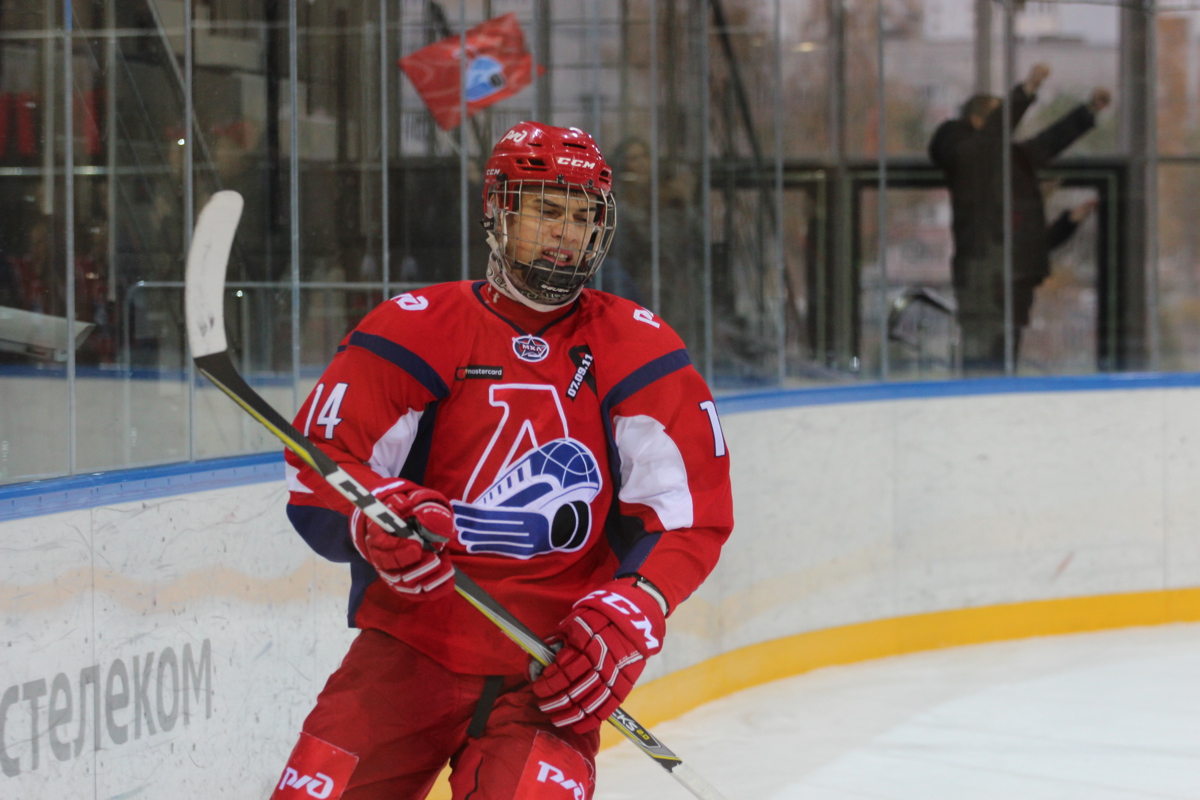 Нападающего «Локомотива» Денисенко выгнали из сборной, сославшись на травму
