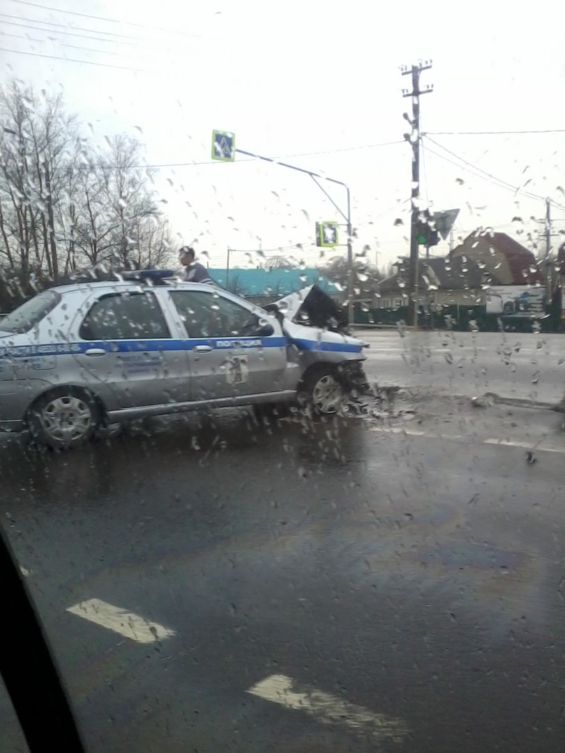 В Ярославской области патрульная машина столкнулась с «Лексусом»