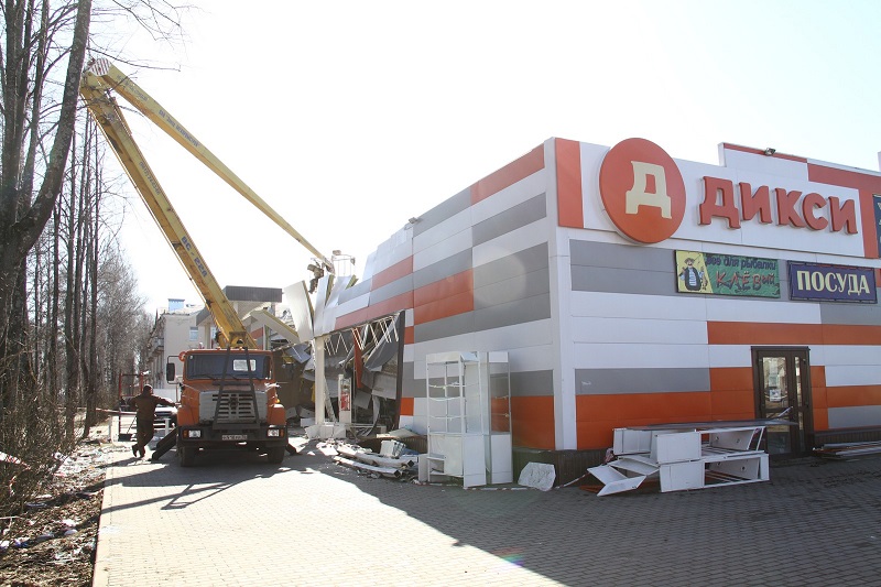 В Рыбинске демонтируют часть супермаркета, где рухнула крыша