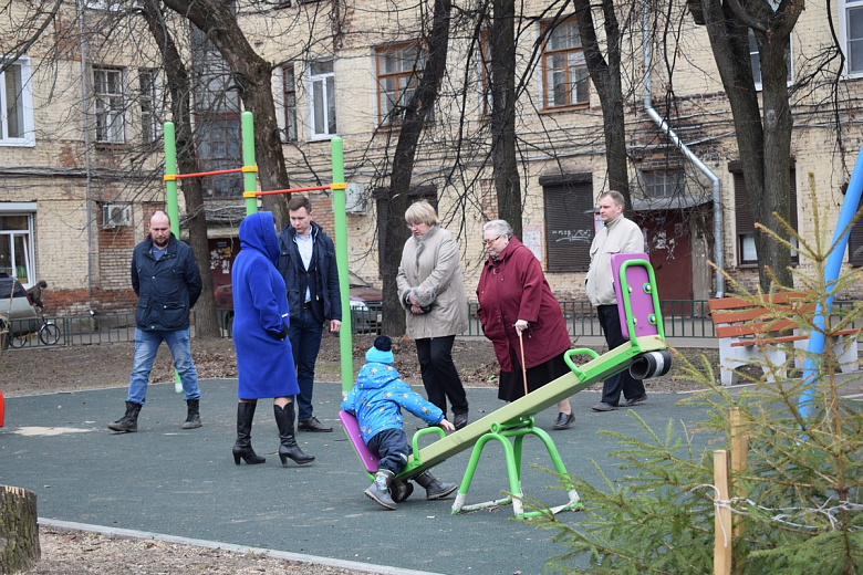 В Ярославле проверили дворы, отремонтированные по программе «Решаем вместе!»
