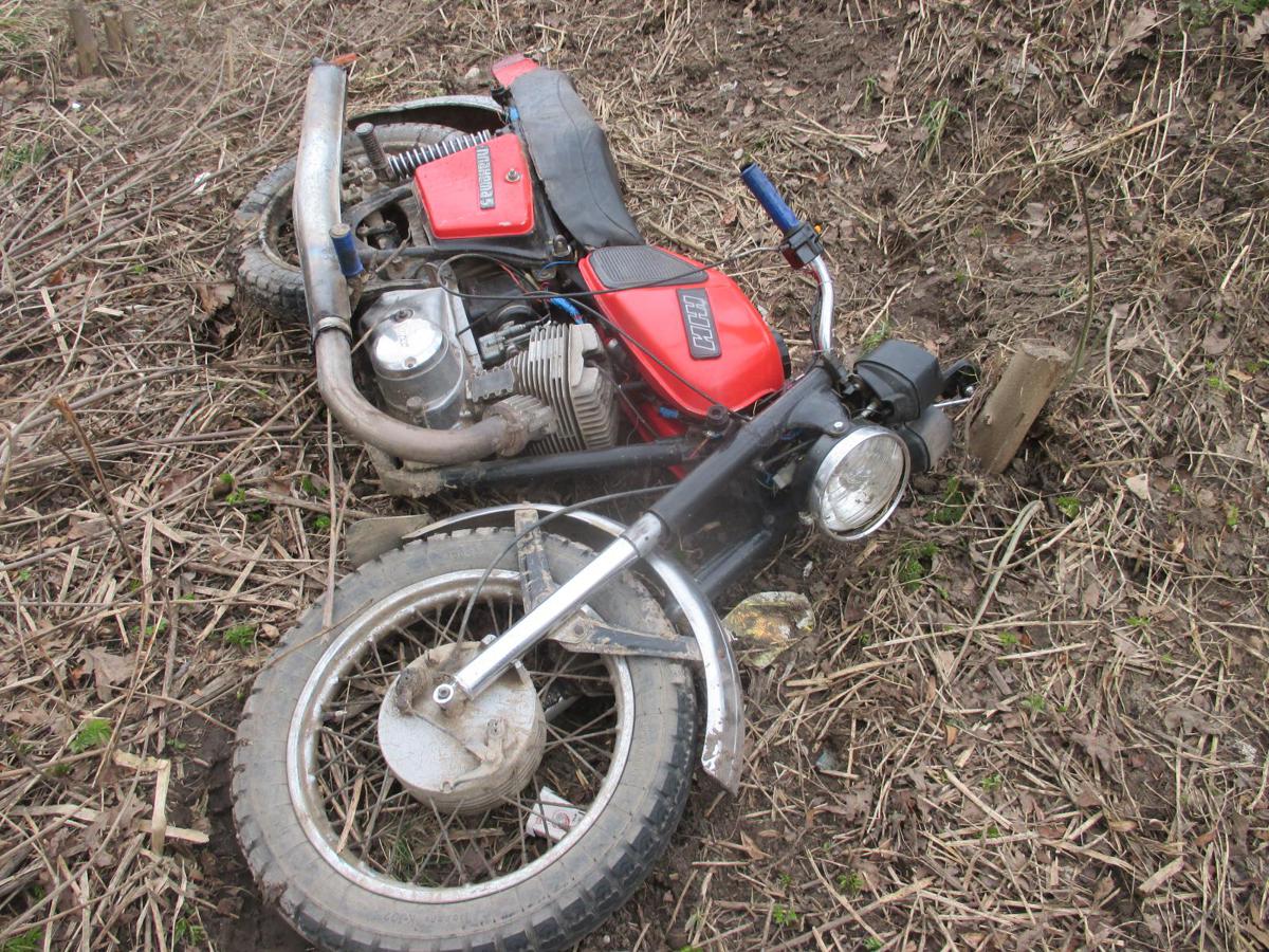 В Ярославской области мотоциклист без прав сбил пенсионерку и покалечил подростка