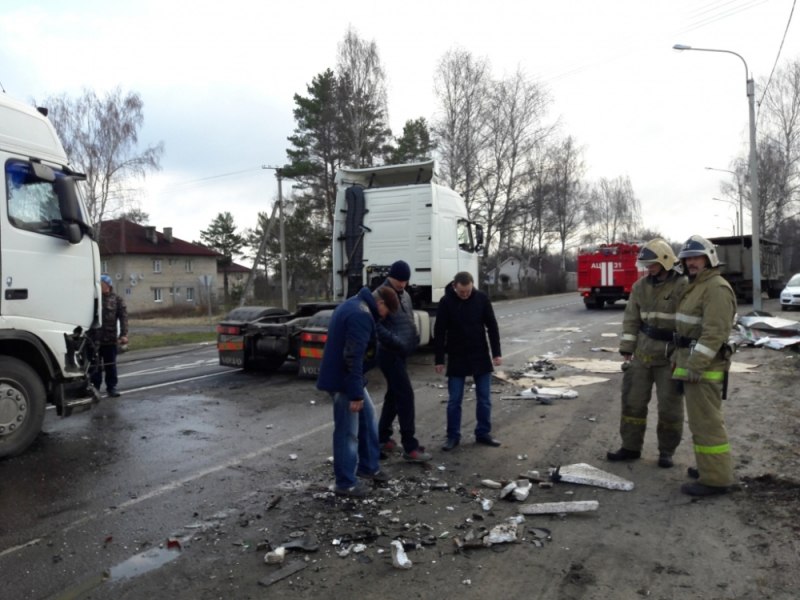 Авария с участием четырех авто под Ярославлем: есть пострадавший
