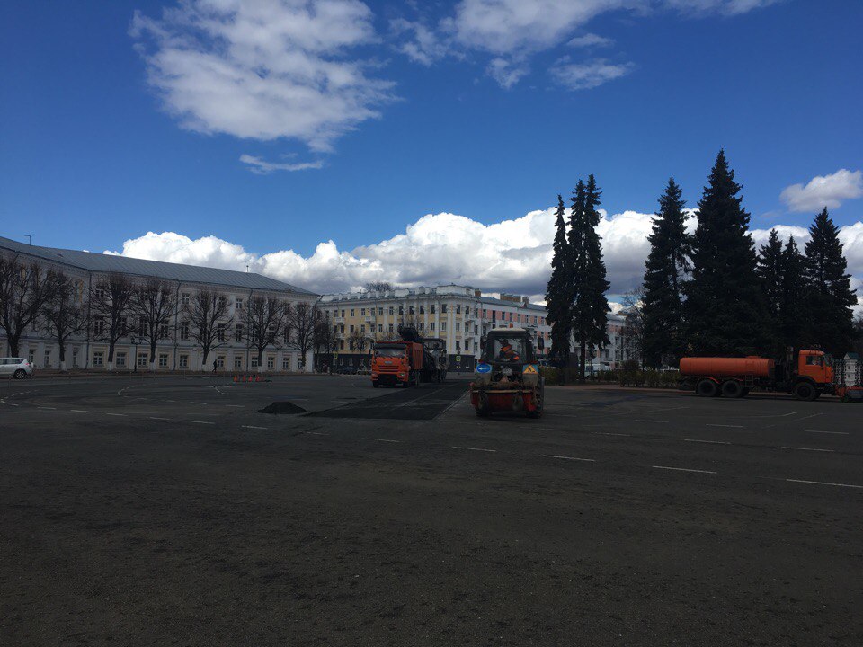 В Ярославле начали ремонт асфальта на Советской площади