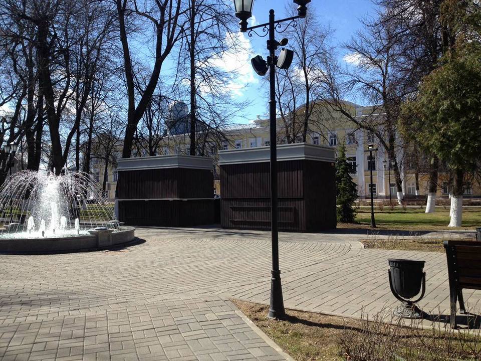 В Демидовском сквере в Ярославле установили стилизованные ларьки