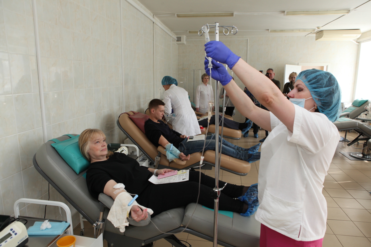 Светофор для донора. Ярославцы сдали более 2 тысяч литров крови