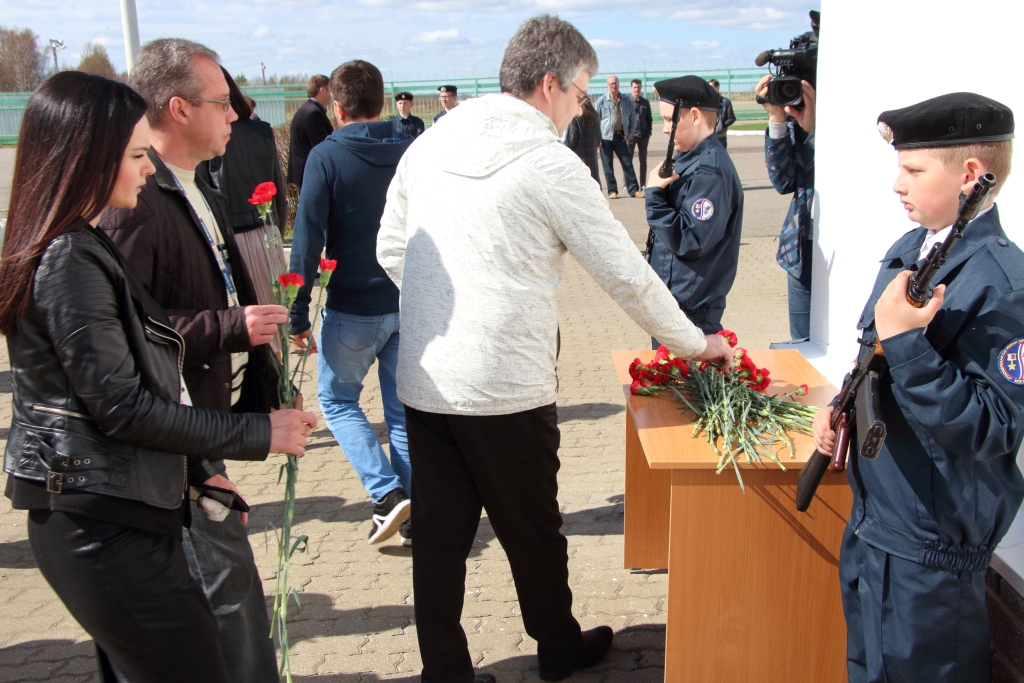 В аэропорту Туношна открылась мемориальная доска в память о подвигах экипажей военной авиации