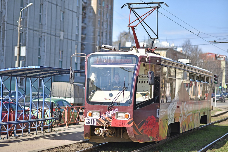 В Ярославле в тематическом «Трамвае Победы» звучат песни военных лет