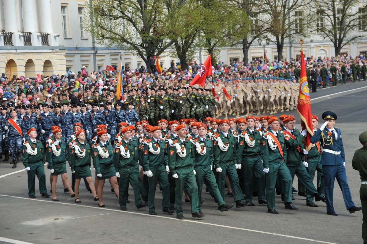 В Ярославле прошел парад Победы: фоторепортаж