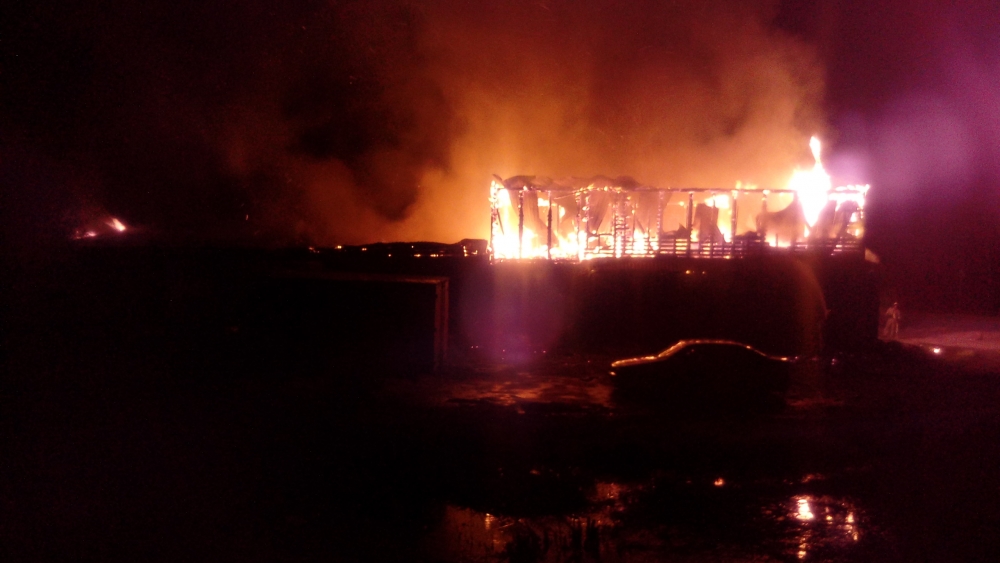 В Ярославской области сгорел автосервис с машинами