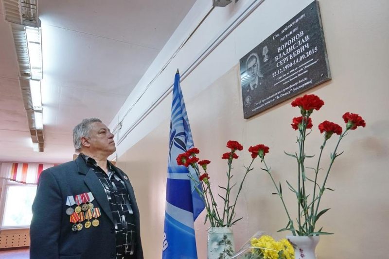 В память о застреленном на работе ярославском полицейском открыли мемориальную доску
