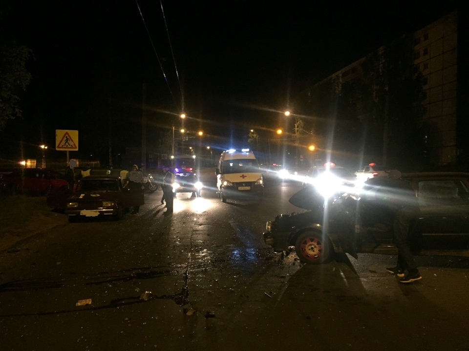В Рыбинске после столкновения с иномаркой из «пятерки» выпал пассажир: видео