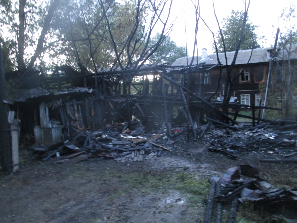 Крупный пожар произошел во Фрунзенском районе: площадь превысила 200 квадратных метров