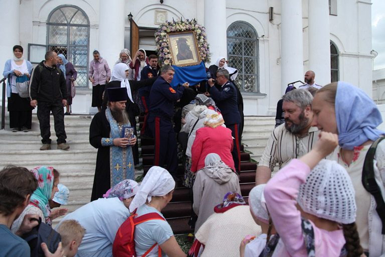 В Ярославле начался крестный ход продолжительностью 21 день