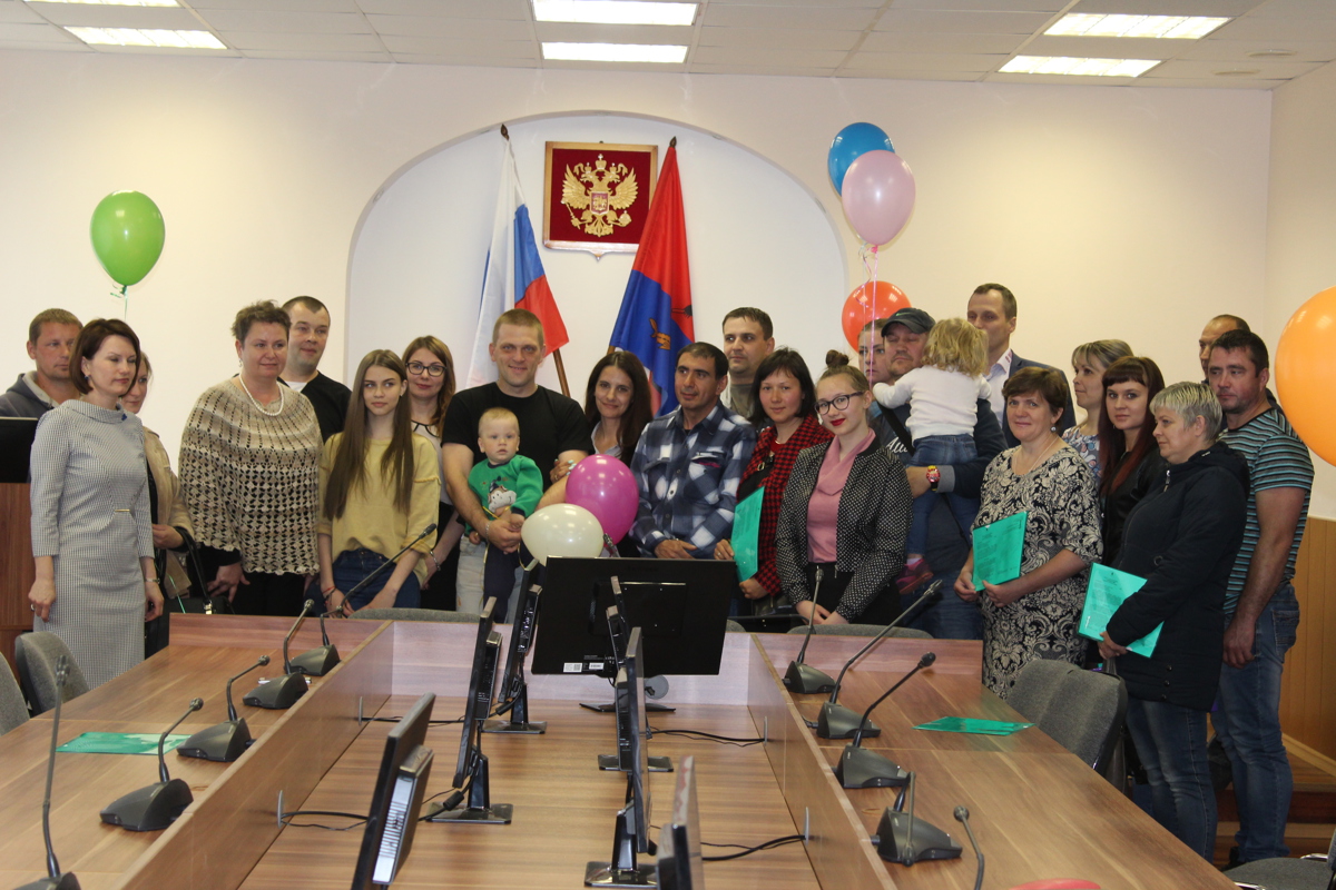 16 многодетных семей бесплатно получили земельные участки в Рыбинском районе