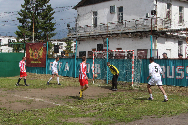 В Ярославле осужденные сыграли с футболистами «Шинника» 
