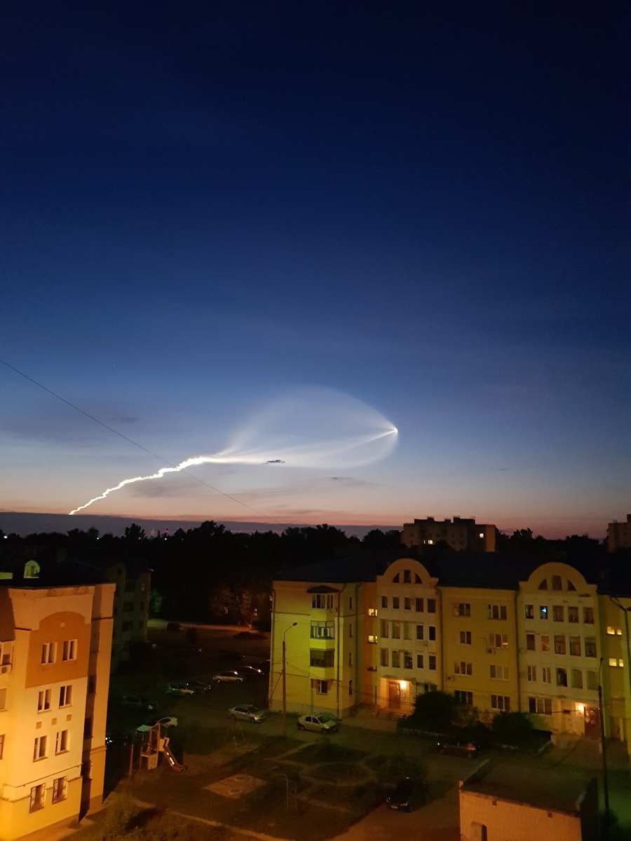 В небе над Ярославлем засняли космический корабль: фото