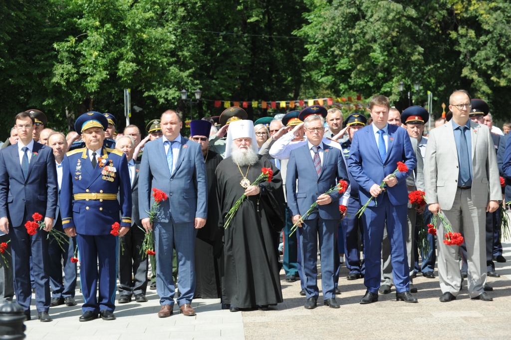 Глава региона Дмитрий Миронов принял участие в мероприятиях, посвященных Дню памяти и скорби