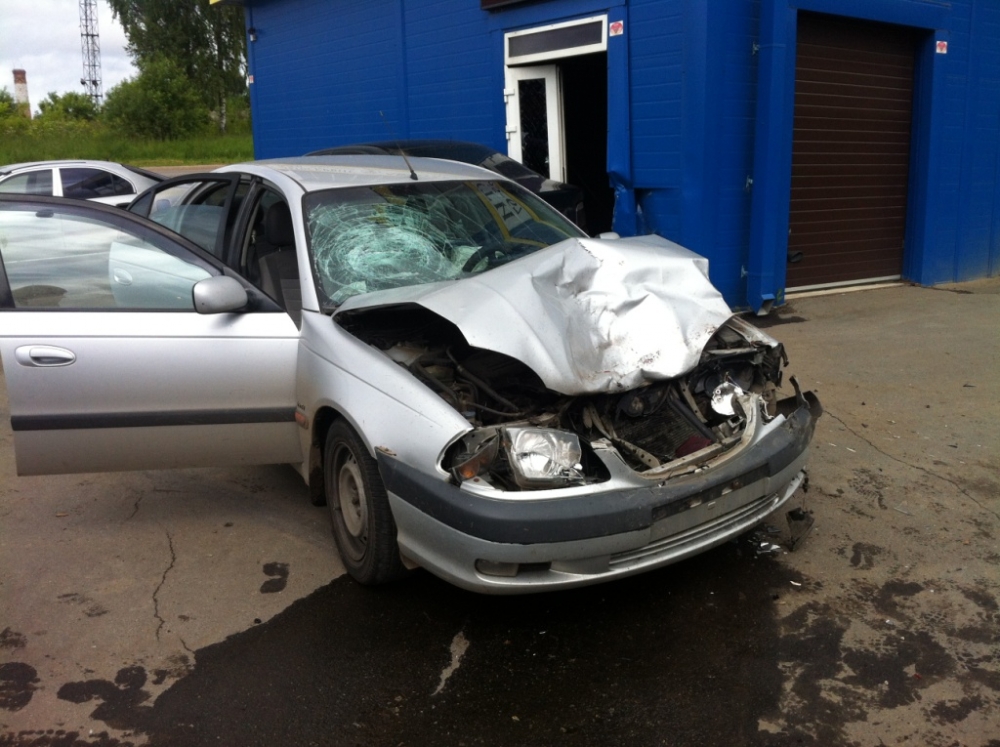 В Рыбинске столкнулись «Тойота» и БМВ: двое пострадавших