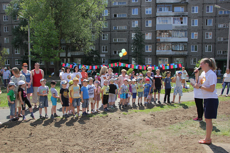 В Ярославле завершили ремонт первого двора по программе «Решаем вместе!»