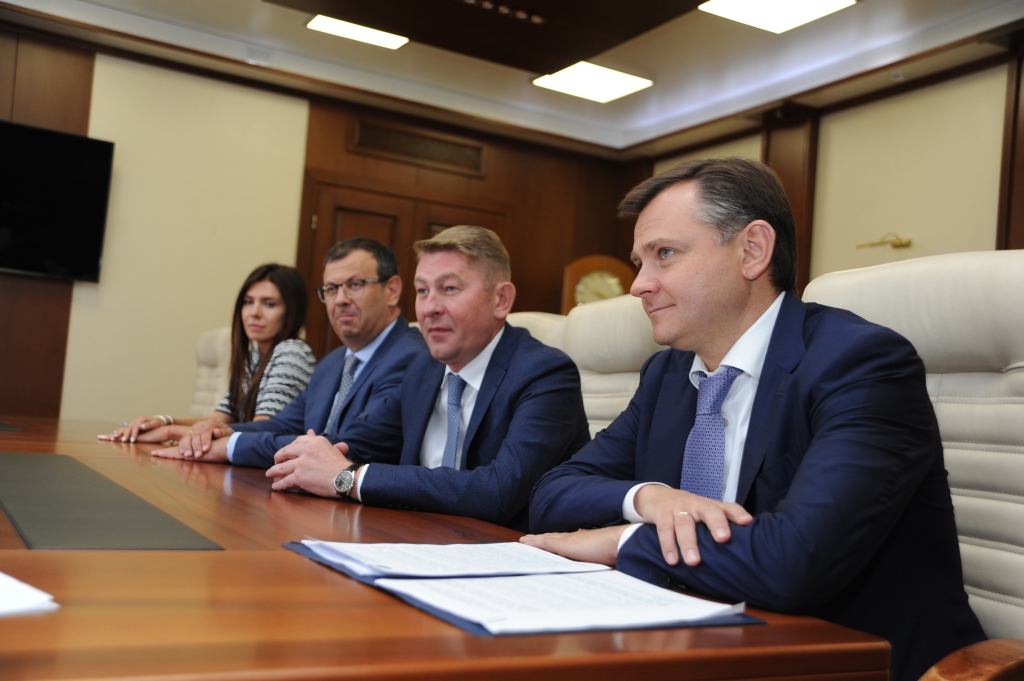 Дмитрий Миронов обсудил с руководством авиастроительной корпорации перспективы взаимодействия