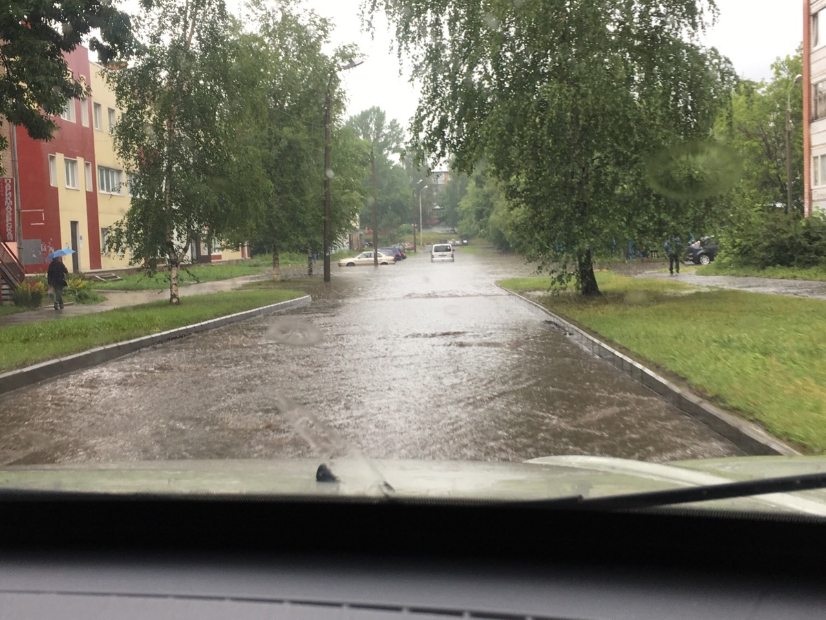 Ярославль затопило: ливни вызвали массу неудобств для пешеходов и автолюбителей: фото