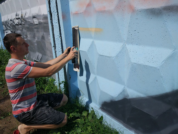 В Ярославле уличные художники разукрашивают Фрунзенский район