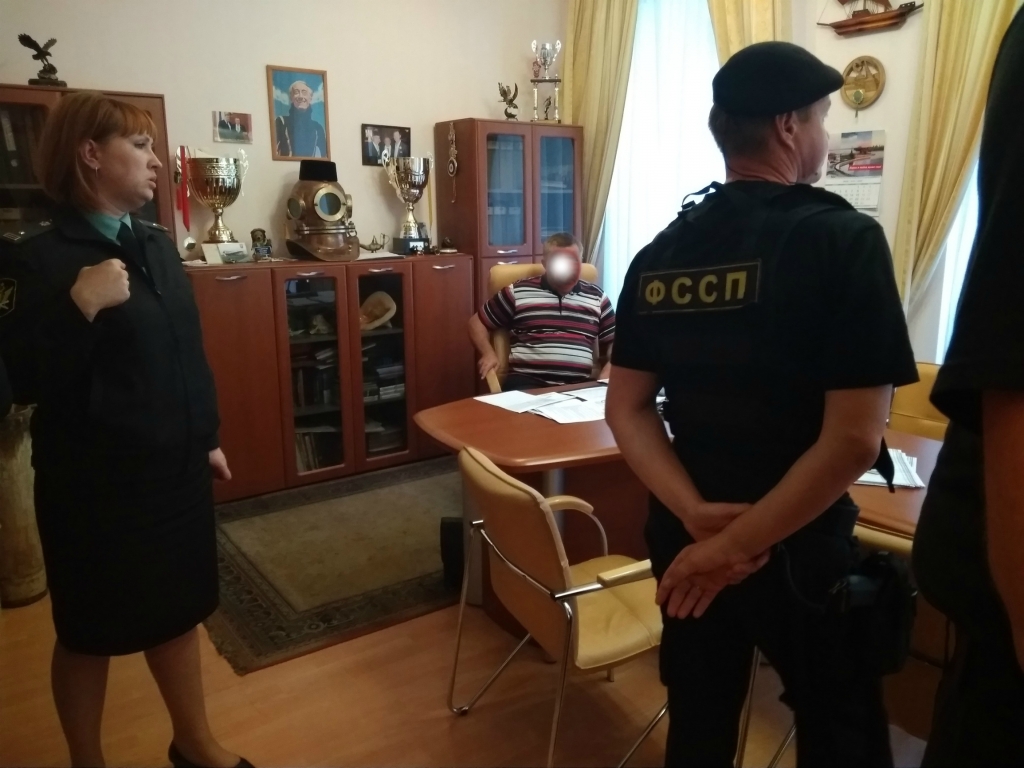У ярославской общественной организации арестовали аквариум, люстры и технику