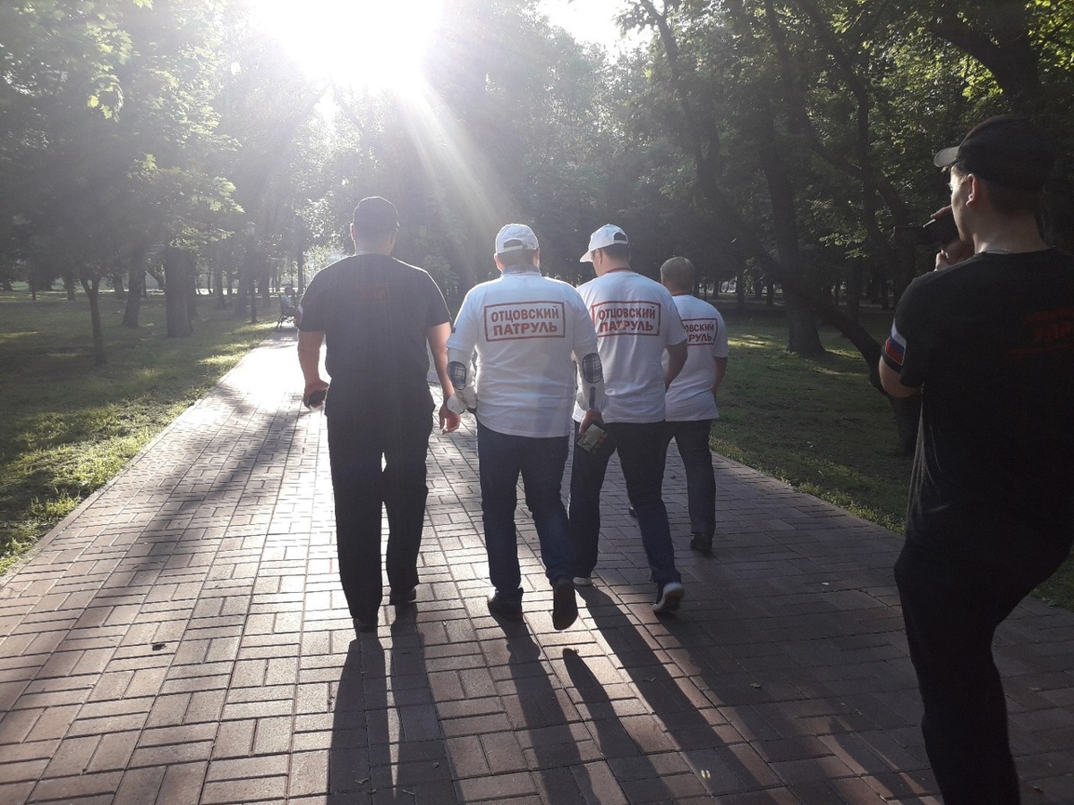 В Ярославле «Отцовский патруль» искал в парках пьющих людей