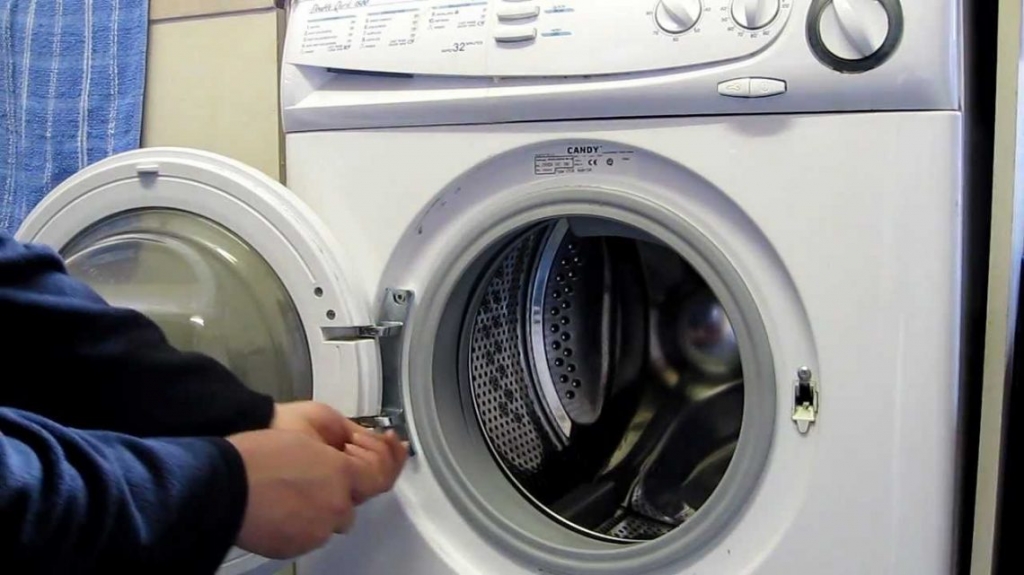 В Ярославской области алиментщик хотел отбить стиральную машинку от судебных приставов