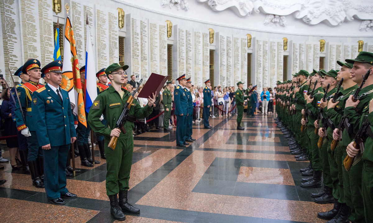 Призывники из Ярославля приняли присягу Преображенского комендантского полка