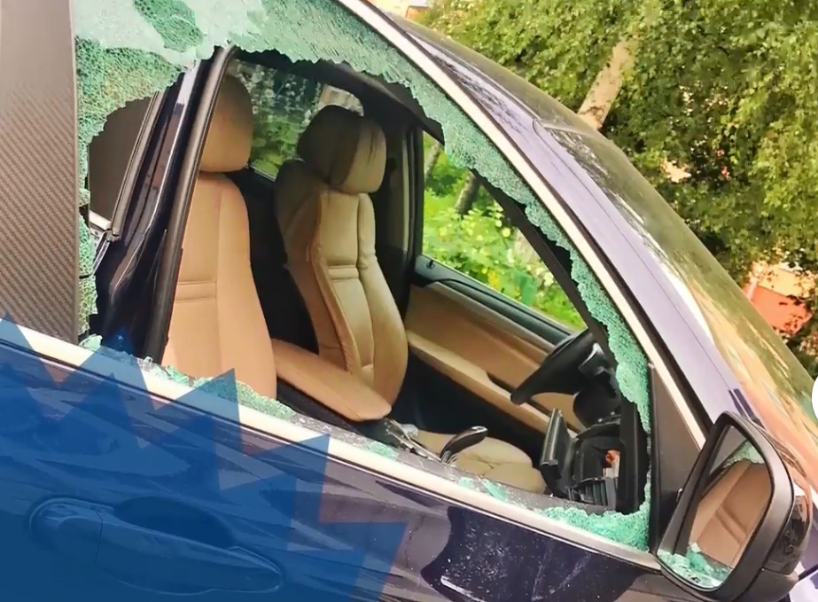 В Ярославле вандалы изуродовали машину депутата муниципалитета