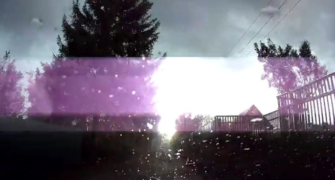 В Ярославской области молния ударила в линию электропередачи: видео