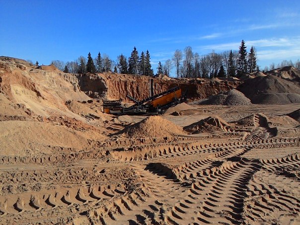 Из-за деятельности предпринимателей, добывающих песок, в Ярославской области разрушились дороги