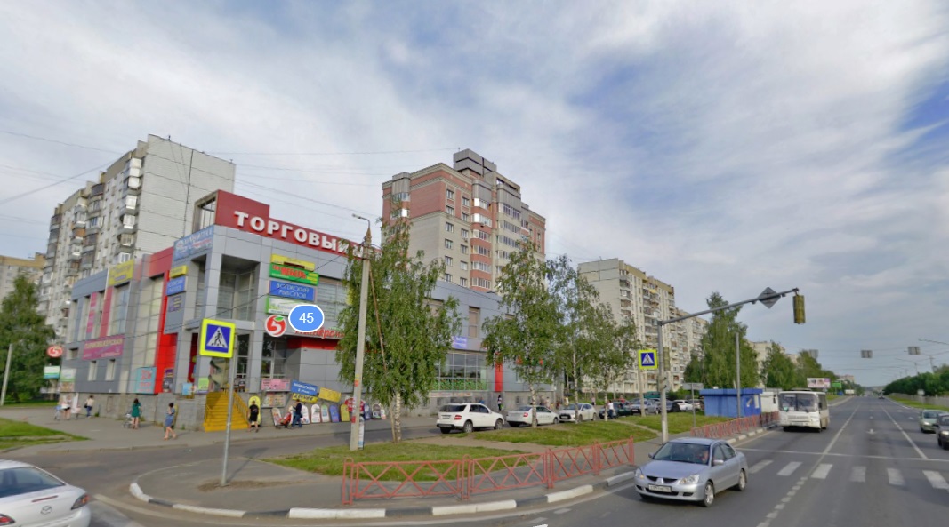 На проспекте Фрунзе в Ярославле работает не введенный в эксплуатацию торговый центр