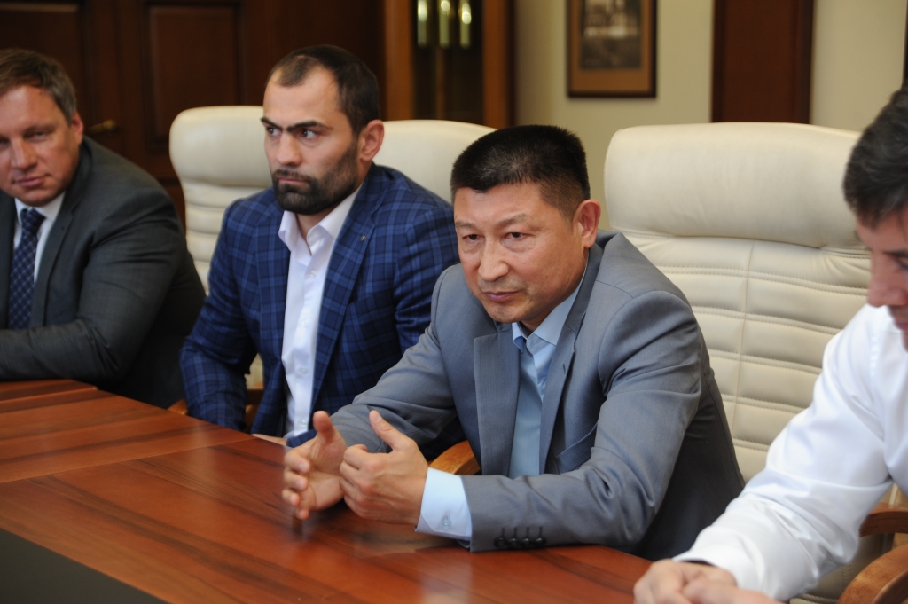 Дмитрий Миронов обсудил с известными спортсменами вопросы развития бокса в Ярославском регионе