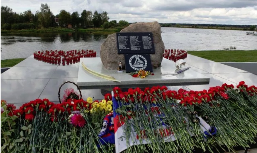 В области проходят памятные мероприятия, посвященные погибшей команде «Локомотив»