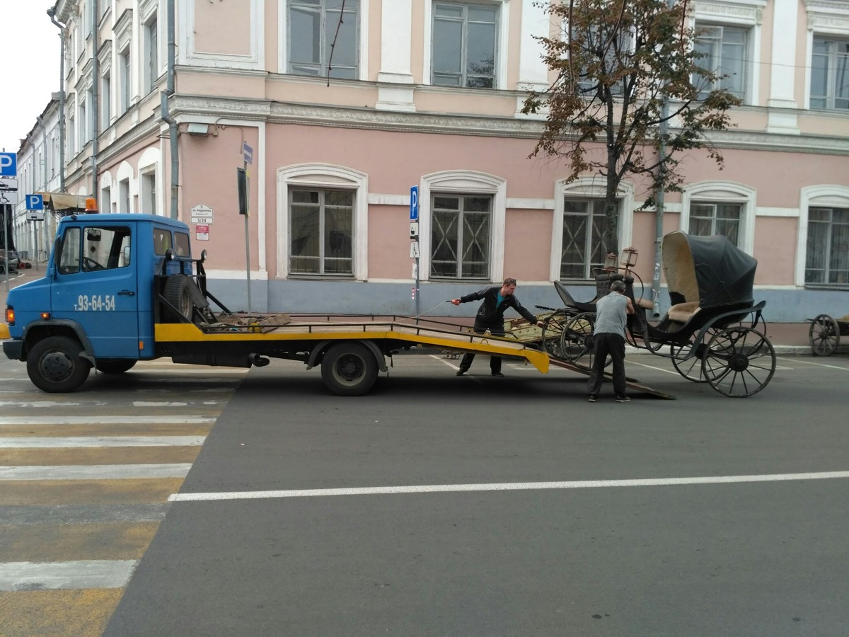 Из центра Ярославля на эвакуаторе увезли бричку- Яррег - новости  Ярославской области